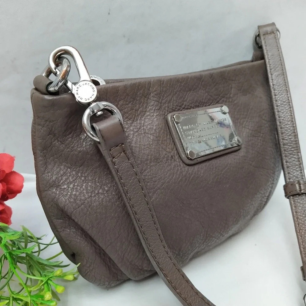 Marc by Marc Jacobs Gray Pebbled Leather Zipper Closure Crossbody Bag